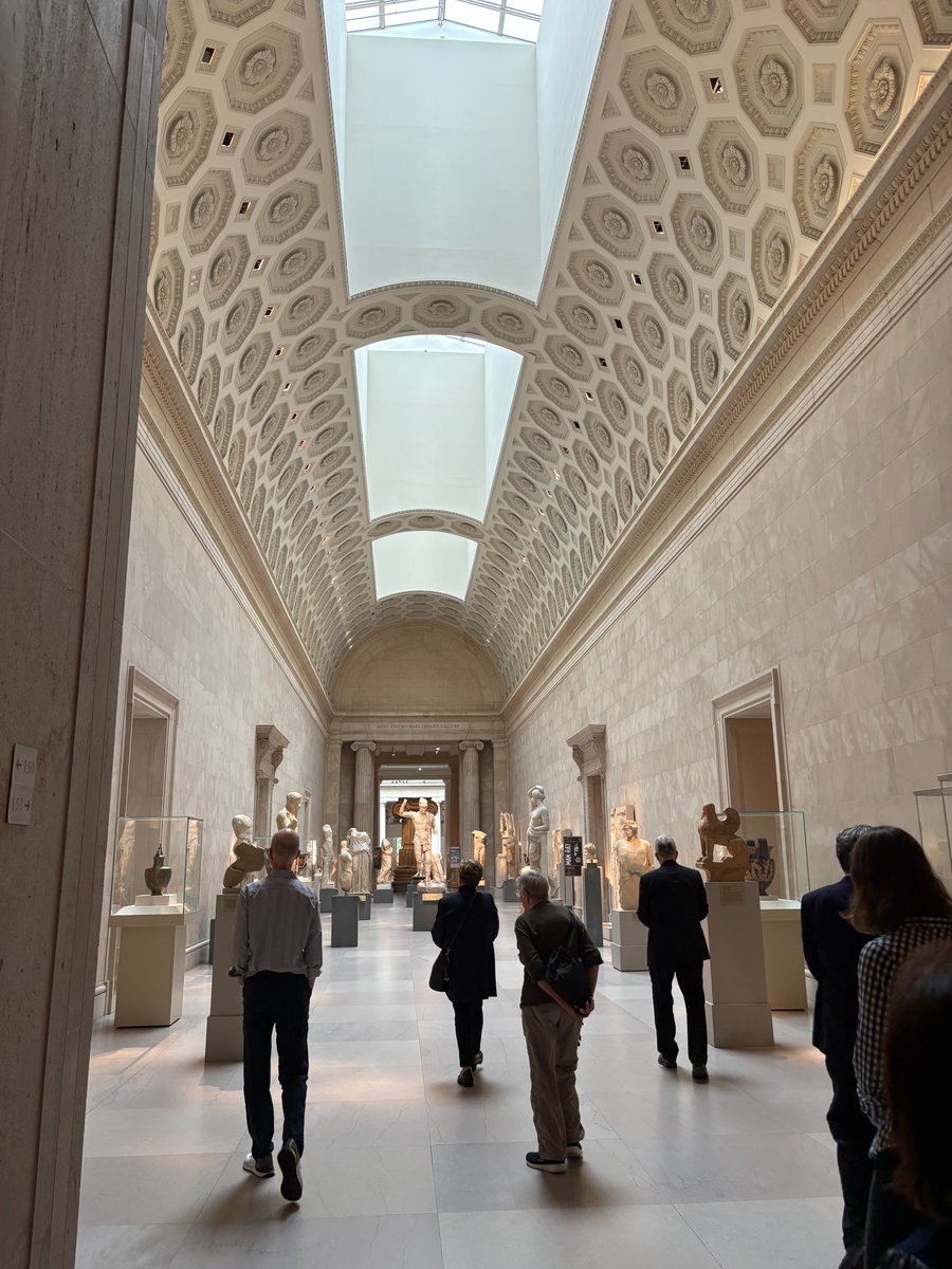 AFSUSA's tweet image. AFS-USA Board Chair John Bacon treated a group of supporters to an unforgettable private tour of The Metropolitan Museum of Art - after hours! 

📸 A special morning of art, connection, and purpose. @metmuseum 

#AFSUSA #GlobalCitizens #CulturalExchange