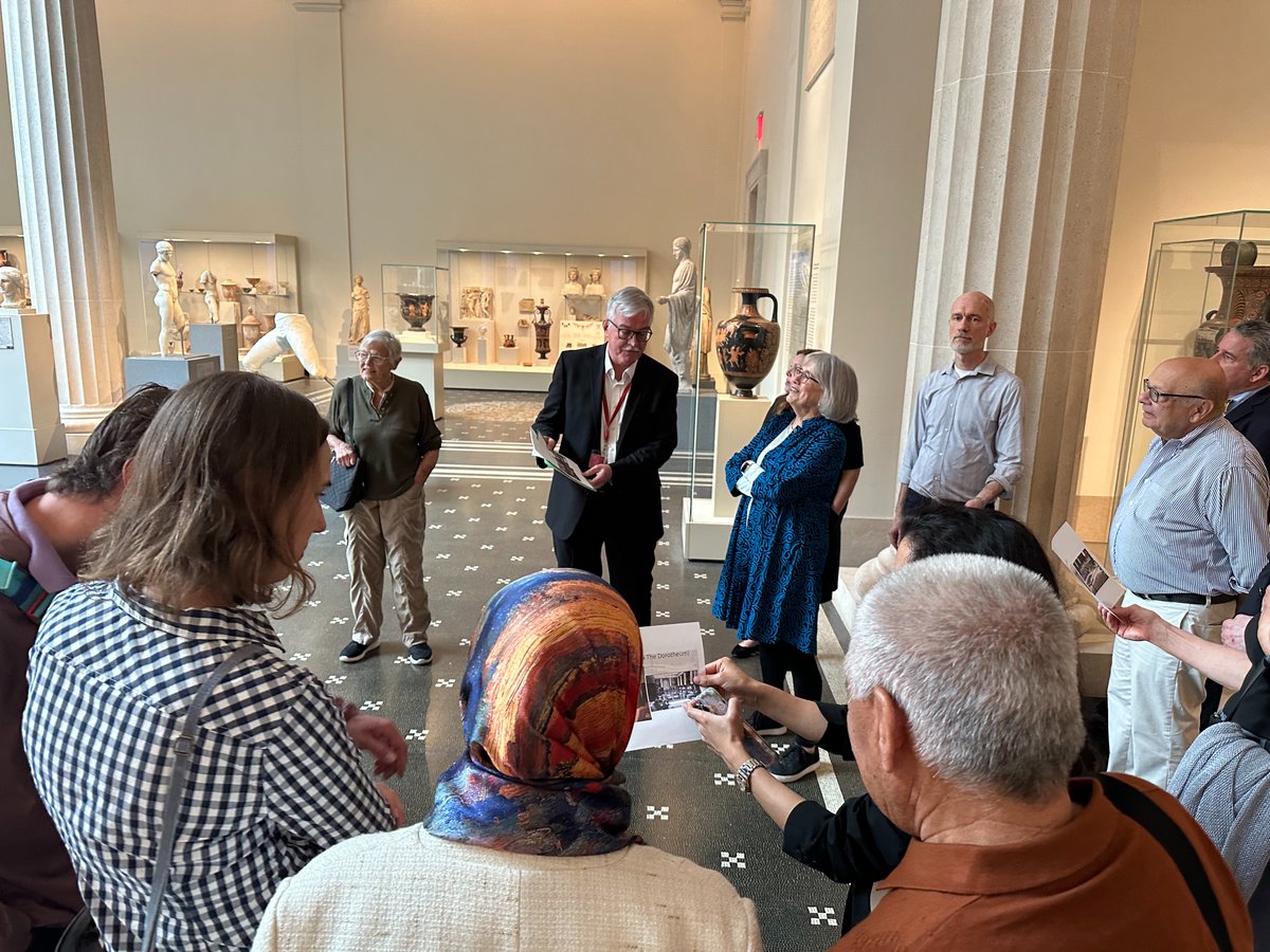 AFSUSA's tweet image. AFS-USA Board Chair John Bacon treated a group of supporters to an unforgettable private tour of The Metropolitan Museum of Art - after hours! 

📸 A special morning of art, connection, and purpose. @metmuseum 

#AFSUSA #GlobalCitizens #CulturalExchange
