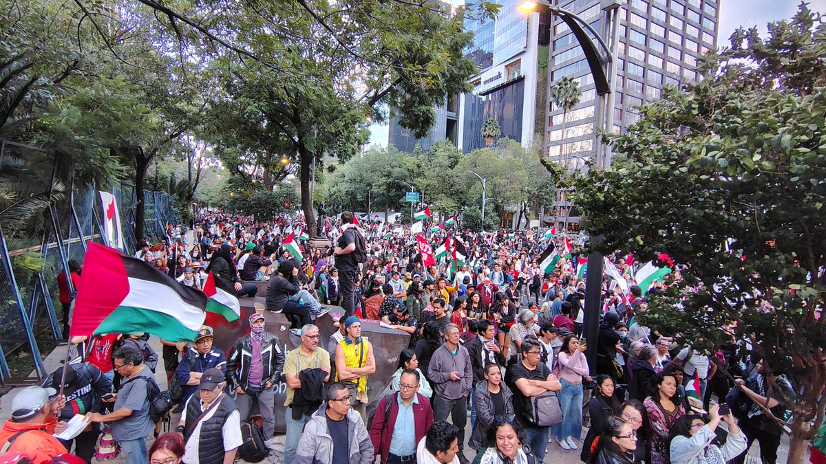 A dos años del recrudecimiento del brutal genocidio, los pueblos alzamos nuestra voz contra el sionismo y el fascismo desde #México

#AltoAlGenocidio
#NoAlaOcupación
#SancionesAIsraelYA 
#PalestinaLibre🇵🇸❤️

<a href="/AbyaYalaSoberan/">Abya Yala Soberana</a>