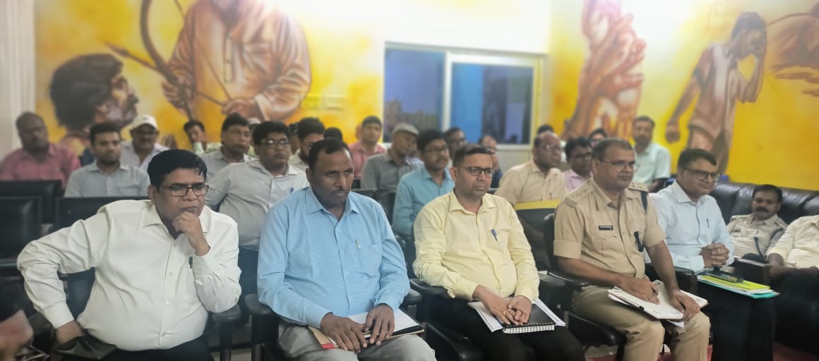 dc_sahibganj's tweet image. झारखंड विधानसभा की याचिका समिति के अध्यक्ष श्री उदय शंकर सिंह एवं सदस्य श्री नरेंद्र महतो ने आज परिसदन सभागार, साहिबगंज में विभिन्न विभागों की योजनाओं की विस्तृत समीक्षा की।
समिति ने जनहित से जुड़े विषयों के त्वरित समाधान पर जोर देते हुए जिला प्रशासन की कार्यप्रणाली की सराहना की।