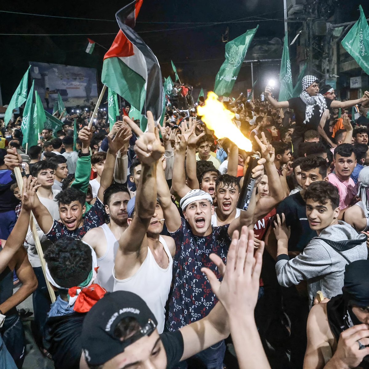 Yaa Rab — तेरा शुक्रिया! आख़िरकार ग़ज़ा से 2 साल बाद खुशियाँ आ रही हैं!

67 हज़ार मौतें, 2 लाख इमारतें ढहीं, 19 लाख घर छोड़ने वाले लोग, 

आख़िरकार सीज़फायर!  ये सिर्फ पहला चरण है 

ALLAH Please enough is enough…
#Gaza #Israele