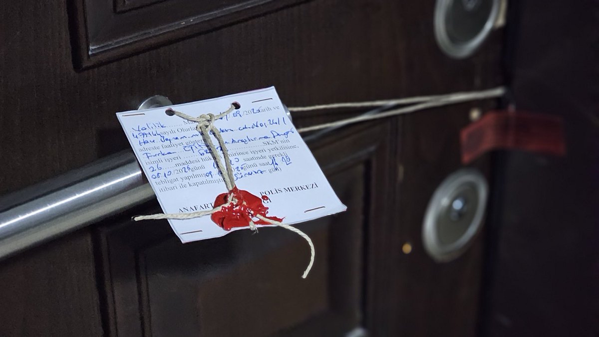 Üniversite öğrencilerinin sokağa atılma gerekçesi: 

Alparslan Kuytul Hocaefendi'ye muhabbet beslemek ve Furkan Hareketini sevmek!

#AnkaraEmniyeti
Furkana YineZulüm