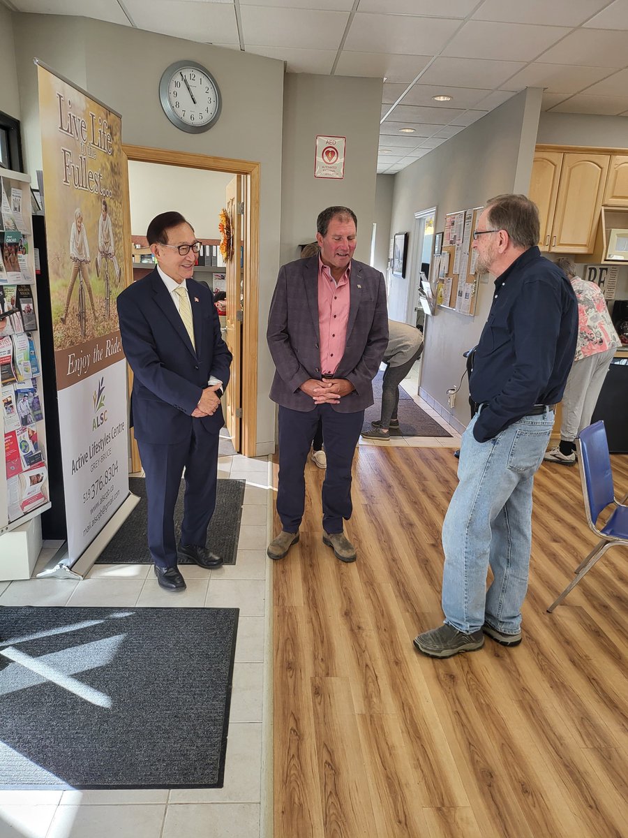 RaymondChoPC's tweet image. Active, happy, and healthy is what it’s all about at the Active Lifestyles Centre Grey-Bruce. 

Thank you @paulvickersmpp  for hosting me on a tour of your beautiful riding and showing me some of the most joyful #seniors in Ontario. 

Owen Sound has a champion for seniors!