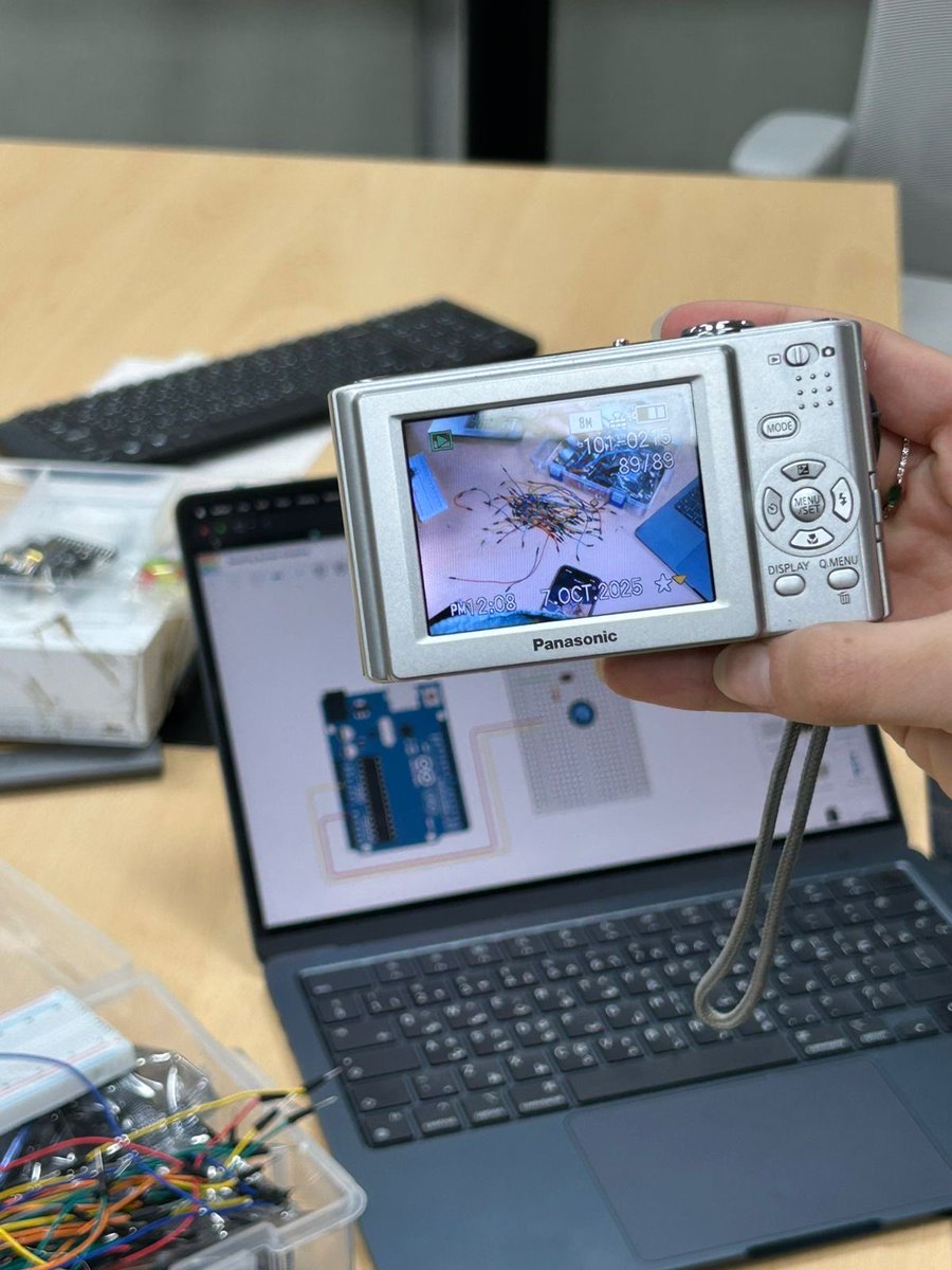 iixve_15's tweet photo. من أفضل التجارب الي عشتها   (Arduino Camp )
اكتشفت إن الإبداع ما له حدود، وإن أي فكرة ممكن تتحول لواقع بالعمل والإصرار. كانت تجربة ملهمة جداً بالنسبة لي🚀
شكرا نادي الأبتكار وريادة الأعمال✨ https://t.co/YaeckuqnSO