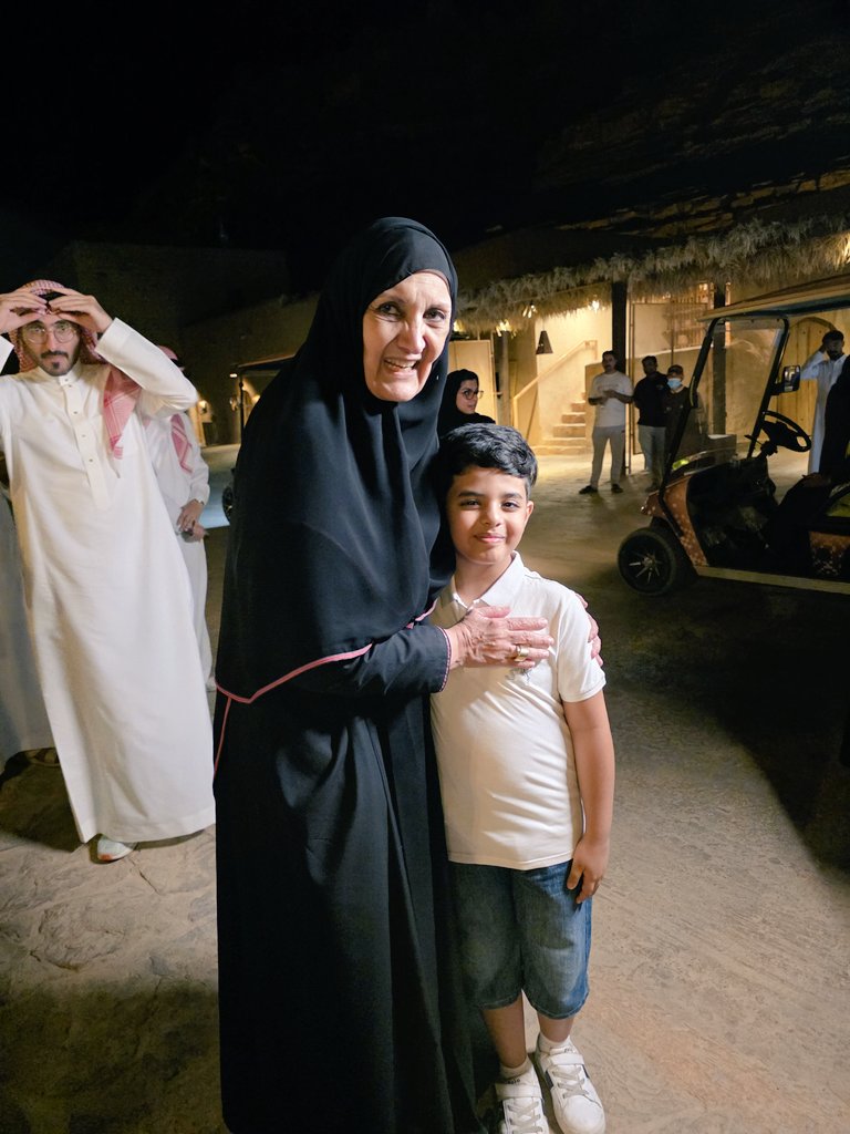 sultan_shaker's tweet image. تشرف بطلنا فهد بإلقاء كلمة أمام
 صاحبة السمو الملكي الأميرة هيفاء بنت فيصل بن عبدالعزيز آل سعود
رئيس مجلس إدارة جمعية@zahra_ksa
وذلك أثناء زيارتها لـ #البلدة_القديمة في #العلا، في لحظةٍ ملؤها الفخر والاعتزاز بهذا اللقاء المميز. 
#المدينة_المنورة #أطفال_طيبة