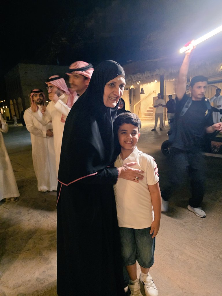 sultan_shaker's tweet image. تشرف بطلنا فهد بإلقاء كلمة أمام
 صاحبة السمو الملكي الأميرة هيفاء بنت فيصل بن عبدالعزيز آل سعود
رئيس مجلس إدارة جمعية@zahra_ksa
وذلك أثناء زيارتها لـ #البلدة_القديمة في #العلا، في لحظةٍ ملؤها الفخر والاعتزاز بهذا اللقاء المميز. 
#المدينة_المنورة #أطفال_طيبة