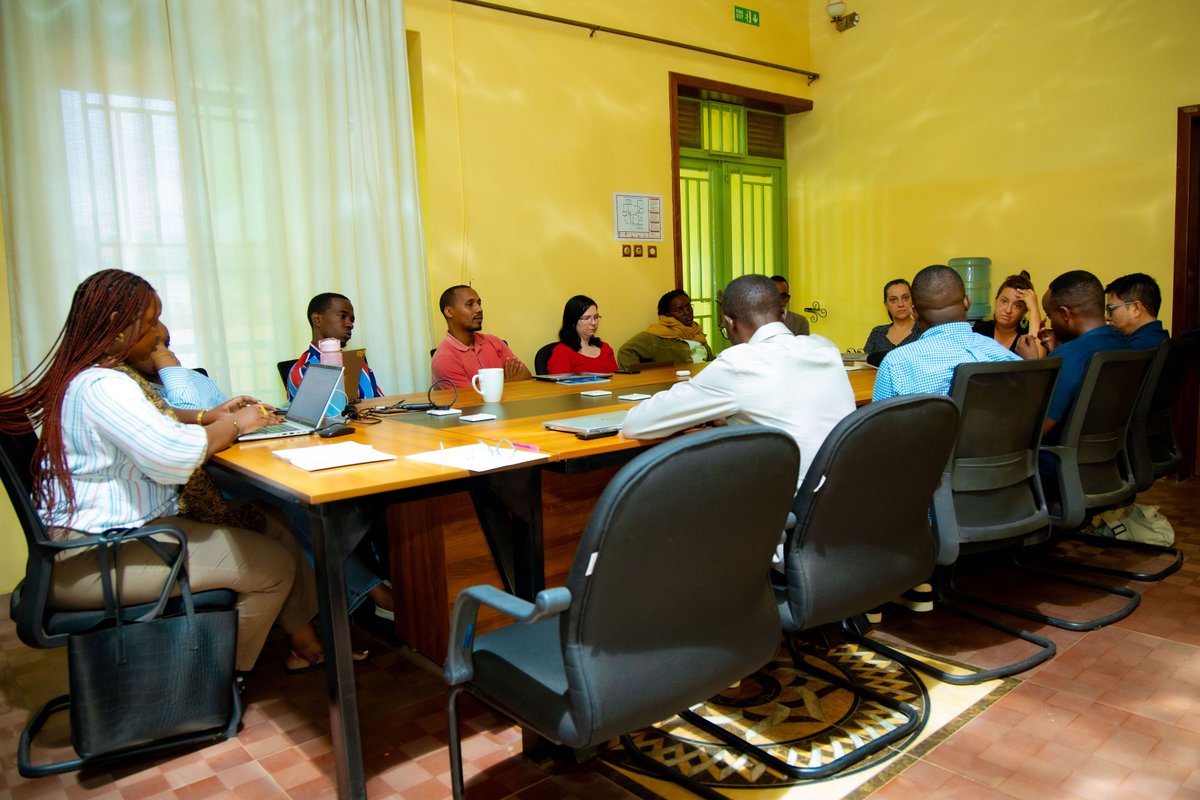 STEPS_INITIATIV's tweet image. Today, @STEPS_INITIATIV  met a delegation from @MdM_France Tanzania with @HDIRwanda.  We shared how we support PWUD in Rwanda and learned from their experiences.

⚠️Learning, Sharing, and Growing Together make stronger communities.

#HarmReduction #PWUD
