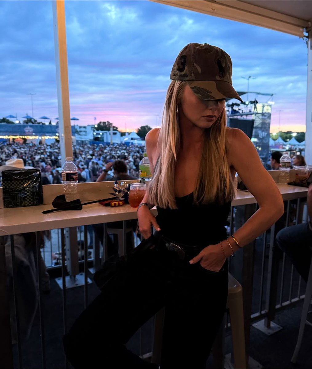 LoneSmokeout's tweet image. Pics or it didn’t happen 🤳🏼 

Your favorite festival is making its comeback right outside AT&amp;amp;T Stadium!