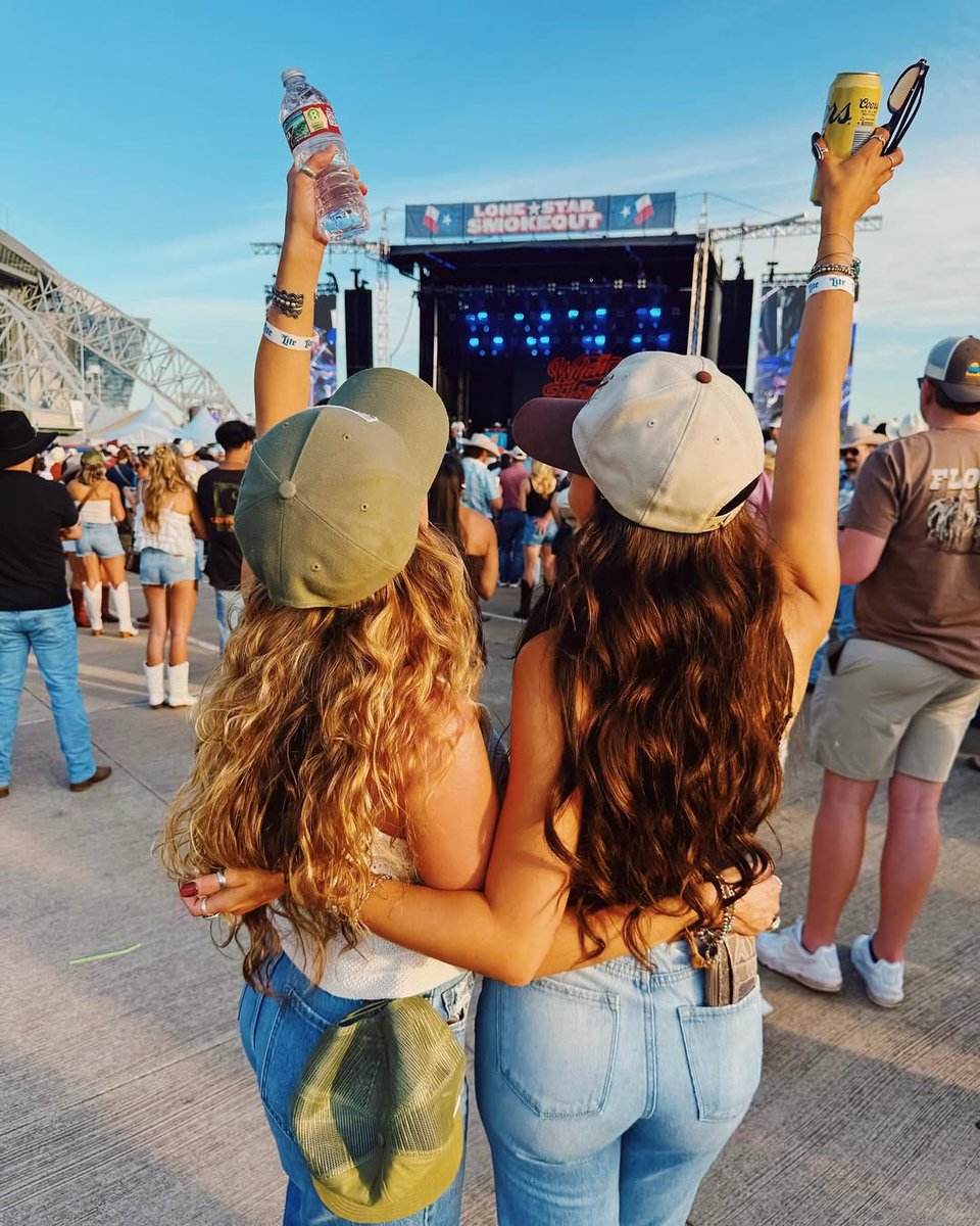 LoneSmokeout's tweet image. Pics or it didn’t happen 🤳🏼 

Your favorite festival is making its comeback right outside AT&amp;amp;T Stadium!