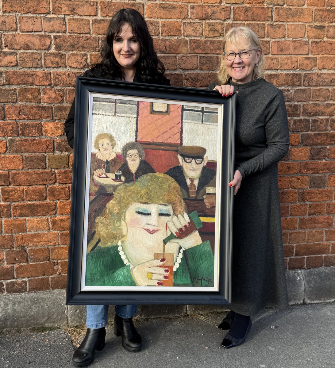 We proudly joined @lucymanfrediart to award the thrilled winner of our charity prize draw, with her favourite artist’s original artwork. 🎨✨

Lucy generous donation for @thechristie raised £1000! Huge thanks to everyone who participated.

#christiemanchester #lucymanfredi