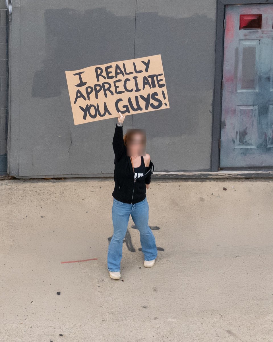 ICEespanol's tweet image. PORTLAND — No todos los que están fuera de nuestra instalación de ICE son violentos. ¡Gracias!

“De verdad los apreciamos, chicos!”