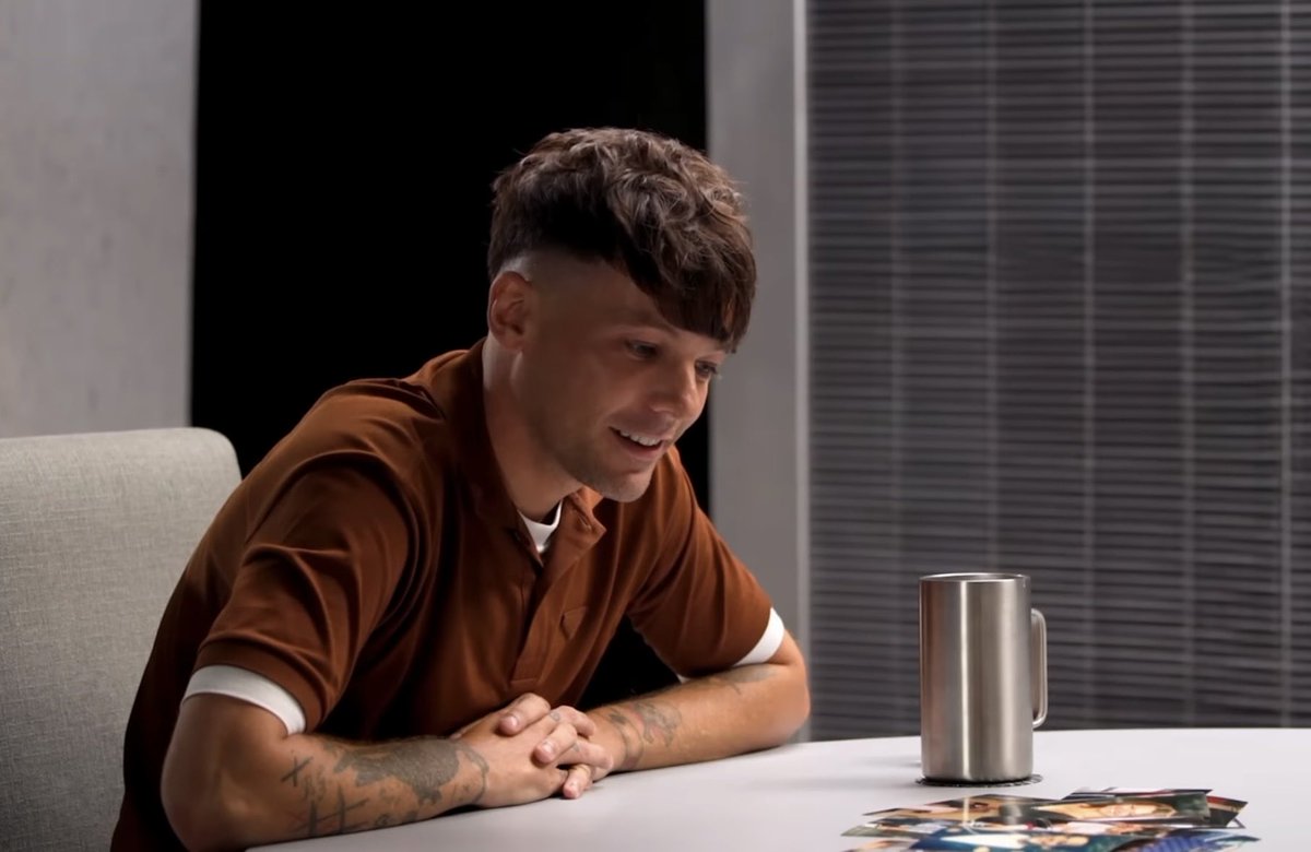 a carinha dele olhando as fotos, me lembrei tanto do louis fetus :(