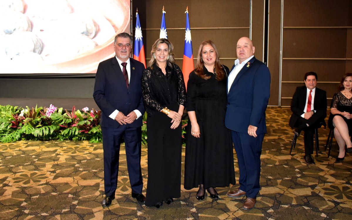 arp_py's tweet image. LA ARP PARTICIPÓ DE LA CELEBRACIÓN DEL DÍA NACIONAL DE LA REPÚBLICA DE TAIWÁN
El Embajador José Chih-Cheng Han destacó los vínculos, las sólidas raíces democráticas y la profunda amistad que unen a Taiwán y Paraguay.
👉acortar.link/Yd7S2l