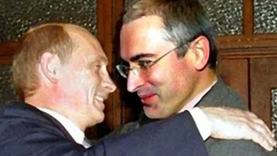 leonidvolkov's tweet image. Михаил, вы выглядите очень жалко, когда повторяете темники, написанные вашими горе-политтехнологами. 
Они вам посоветовали в каждом твите писать «секта», типа так прилипнет? Не прилипнет.

Нет, Алексей Навальный не пересматривал свои взгляды на войну и Украину. Он был убежденным…