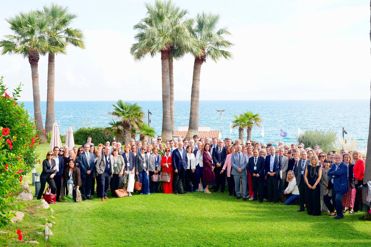 <a href="/icavor/">Icavor</a> <a href="/joan_quasar/">Joan Martínez García</a> <a href="/icafigueres/">ICAFI • Advocacia Figueres</a> <a href="/mariahilari23/">@mariahilari</a> <a href="/ICABarcelona/">ICAB · Advocacia Barcelona</a> <a href="/crivallejo/">Cristina Vallejo</a> <a href="/colnotaris/">Colegio Notarial de Cataluña</a> <a href="/RegistradorsCAT/">Decanato de los Registradores de Cataluña</a> <a href="/MireiaLabarias/">Mireia Labarías</a> <a href="/ICATERadvocats/">Advocats Terrassa</a> <a href="/immabarral/">Imma Barral</a> <a href="/justiciacat/">Justícia</a> <a href="/antonimolas/">Antoni Molas</a> <a href="/advocatsvic/">ICAVIC</a> <a href="/annavaldevia/">Anna Valdé Via</a> <a href="/icagirona/">ICAG</a> <a href="/SCAF_cat/">SCAF. Societat Catalana d'Advocats de Família</a> <a href="/AdvocaciaReus/">Advocacia Reus</a> <a href="/icasbd/">Advocacia Sabadell</a> <a href="/NaveiraJulio/">Julio J. Naveira</a> <a href="/Ica_Mataro/">Icamat (Advocacia Mataró)</a> <a href="/juanjo_duart/">Juanjo Duart</a> <a href="/ICATORTOSA/">ICAATOR</a> 🧭 Tanquem la primera jornada del III Congrés de Dret Civil Català

✅ Demà seguim amb noves taules i debat jurídic des de la pràctica i el compromís col·lectiu amb el dret propi de Catalunya

👏🏻 Gràcies a tothom per la massiva resposta i a <a href="/hotelestela/">Hotel Estela Sitges</a> per l’acollida