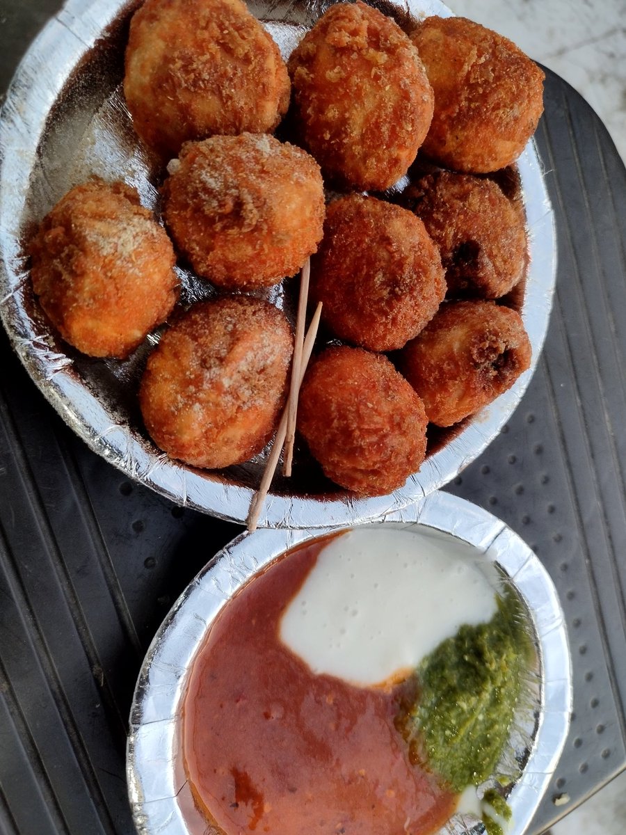 debuggingLifee's tweet image. Guess the food...
Fulfilled my craving but now in guilt