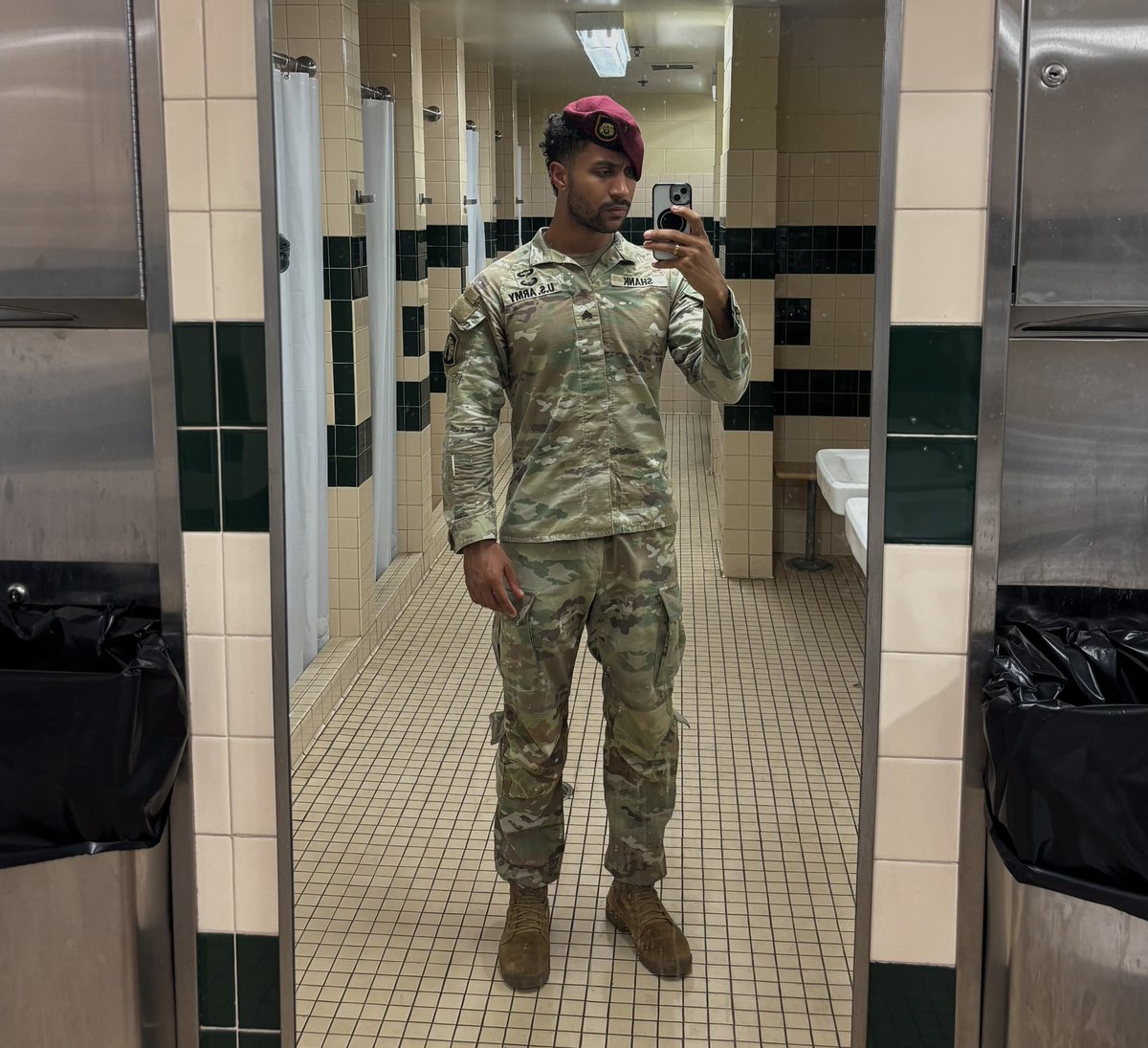 c6_shanky's tweet photo. This guy is working for free https://t.co/HbCNYxfIpp