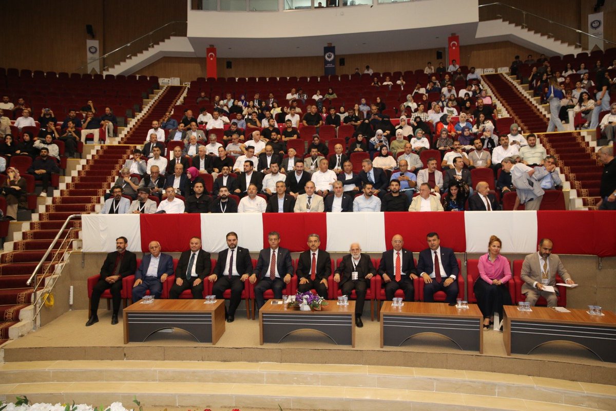 “Uluslararası İbnü’l-Esîr El-Cezerî Kardeşler Sempozyumu” üniversitemiz ev sahipliğinde başladı

sirnak.edu.tr/tr/aktivite/-u…