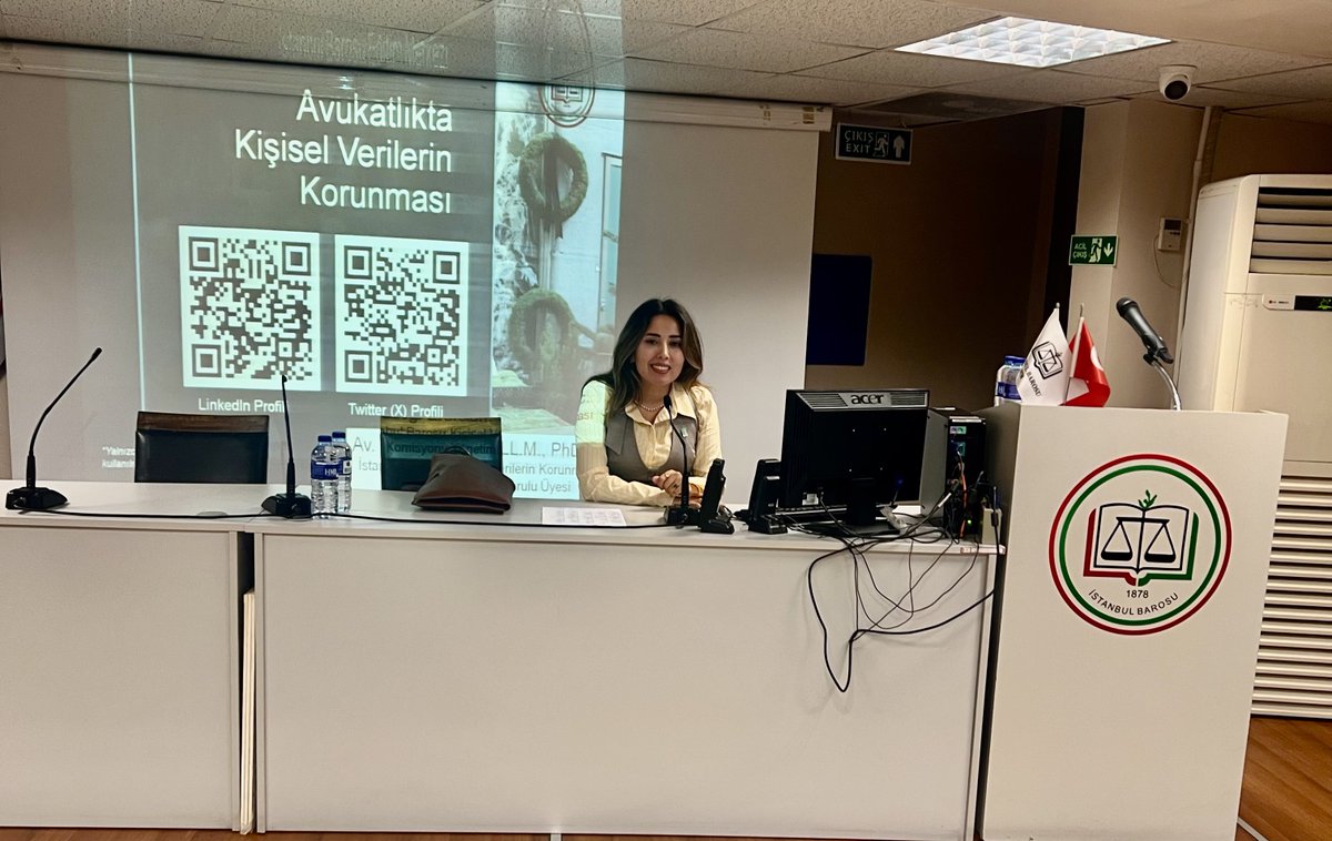 On yıl önce staj eğitimimi aldığım yerde bugün müstakbel meslektaşlarıma “Avukatlıkta Kişisel Verilerin Korunması” dersini anlatmak nasip oldu. Faydalı olabilmişsem ne mutlu 🌻 <a href="/istbarosusem/">İstanbul Barosu Staj Egitim Merkezi</a>