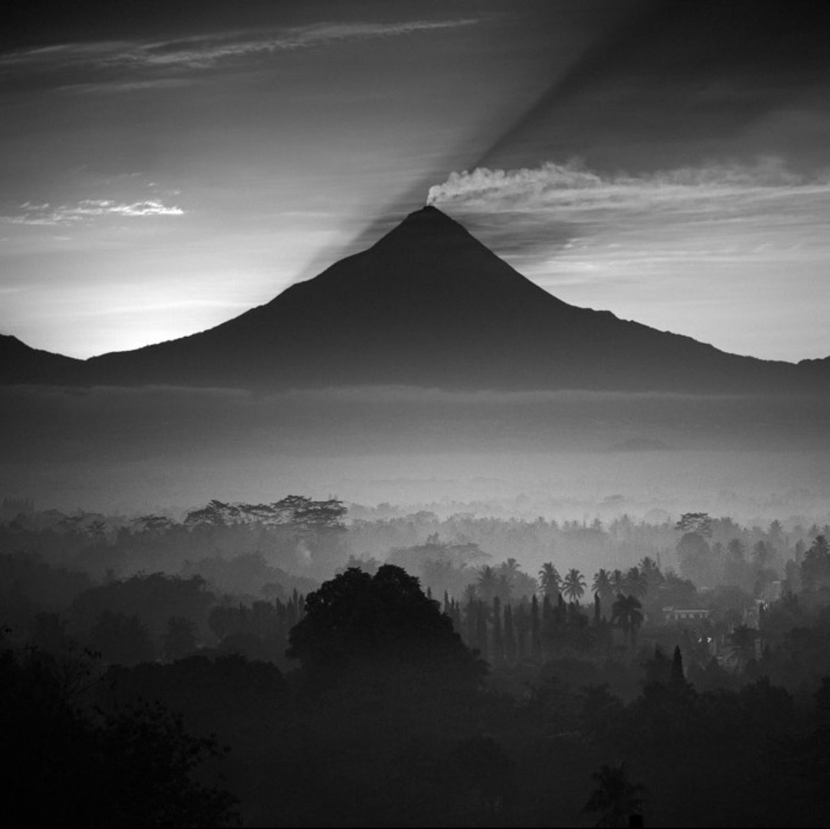 © 2025
➤ Mount Merapi