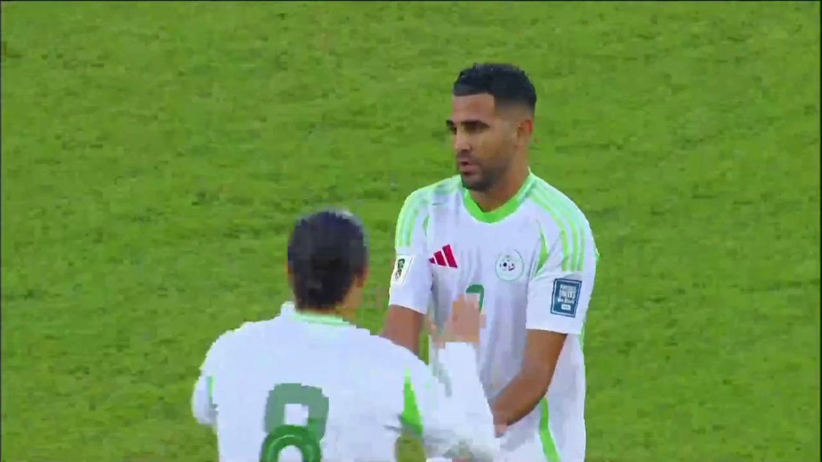footalgerienoff's tweet photo. Somalie 0 - Algérie 3 (Live) : Petkovic opère deux nouveaux changements avec les entrées de Gouiri et Hadj Moussa à la place de Bounedjah et Mahrez 66’ #TeamDZ #ALGSOM #SOMALG #LesVerts https://t.co/3ETTufQTSL