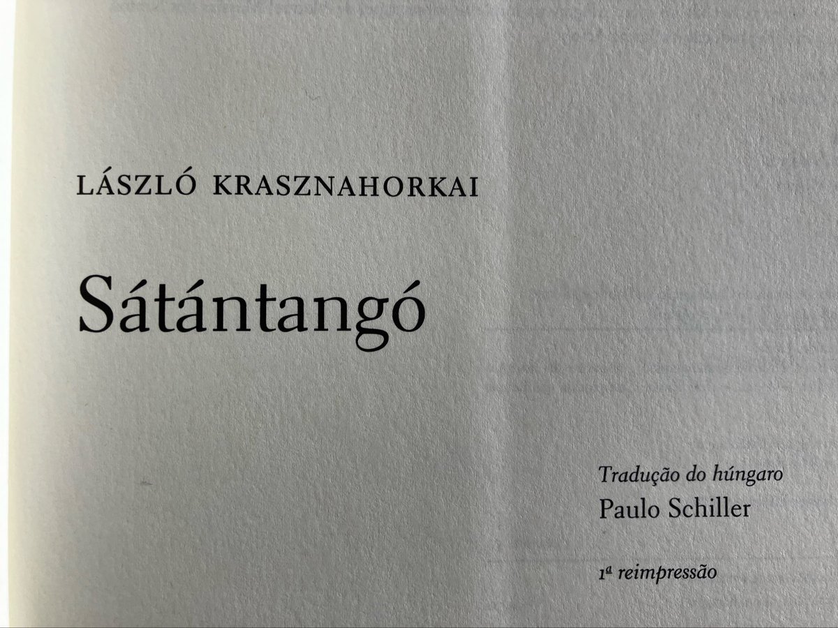 o único livro traduzido pra o pt. tomara que o paulo traduza os outros, acredito que a versão dele é melhor do que a espanhola e a inglesa. 
preciso relê-lo
