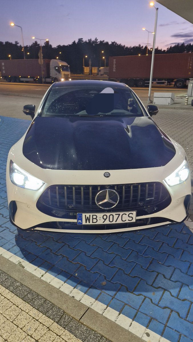 Kocham Parkingi na MOP

Od cholery miejsc,bezproblemowe zaparkowanie osobówek Oczywiście musiał "pięknie" stanąć mercedesem za xxx tysięcy zł bez karty na miejscu dla niepełnosprawnych 
"Bo ciężko przejść 20 metrów wiecej"

 <a href="/PolskaPolicja/">Polska Policja 🇵🇱</a> oleje to jak app zglosparkowanie.pl