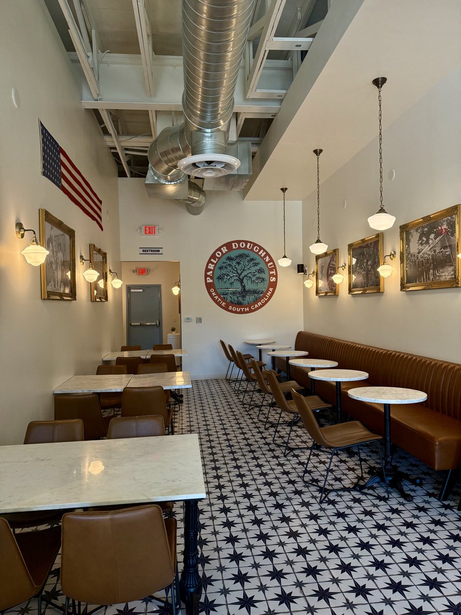 Jdavis20_'s tweet photo. Excited to be partnered with @okatieparlor in Okatie, SC— the best doughnuts in the Lowcountry. 🍩☕️

🍩 butter pecan praline
🍩 maple bacon
🍩 apple pie
☕️ blended caramel macchiato https://t.co/ntnpmqClXu