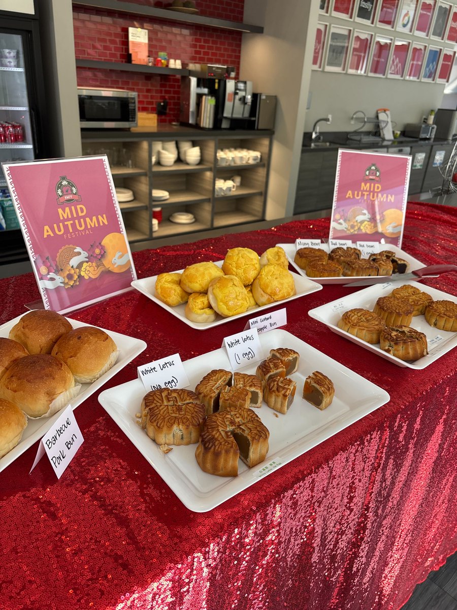 fastly's tweet image. Celebrating the Mid-Autumn Festival 🌕 with mooncakes! A tradition of reunion, gratitude, and togetherness that reminds us connection shines brightest across cultures. ✨ #LifeAtFastly #MidAutumnFestival #FactERG