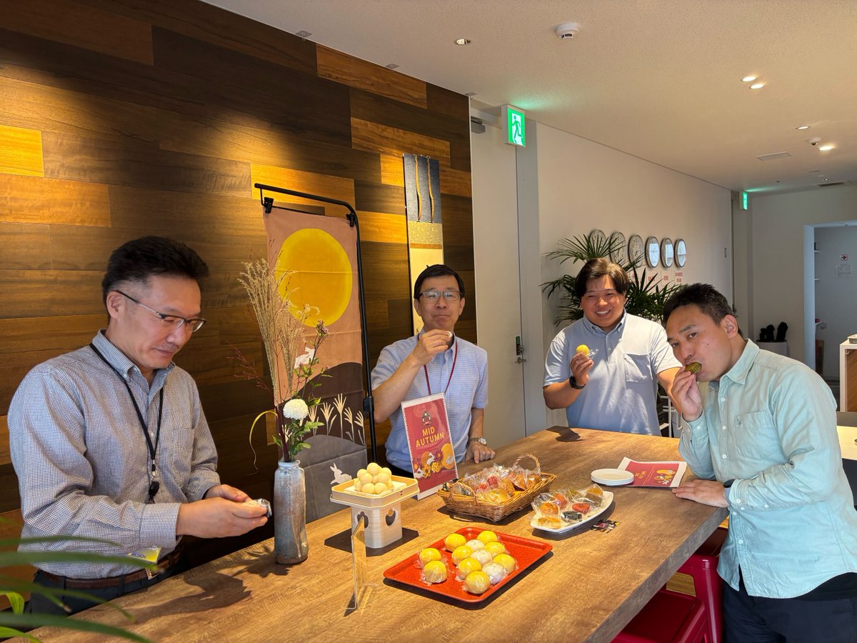fastly's tweet image. Celebrating the Mid-Autumn Festival 🌕 with mooncakes! A tradition of reunion, gratitude, and togetherness that reminds us connection shines brightest across cultures. ✨ #LifeAtFastly #MidAutumnFestival #FactERG
