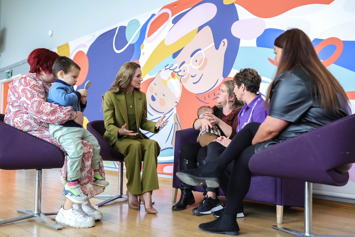 KensingtonRoyal's tweet image. Attention is the most basic form of love. In our increasingly distracted world, it has never been more important to hold on to what truly connects us - to ourselves, to one another, and to the world around us.

Thank you to Home-Start and the Rose Hill Community Centre in Oxford…