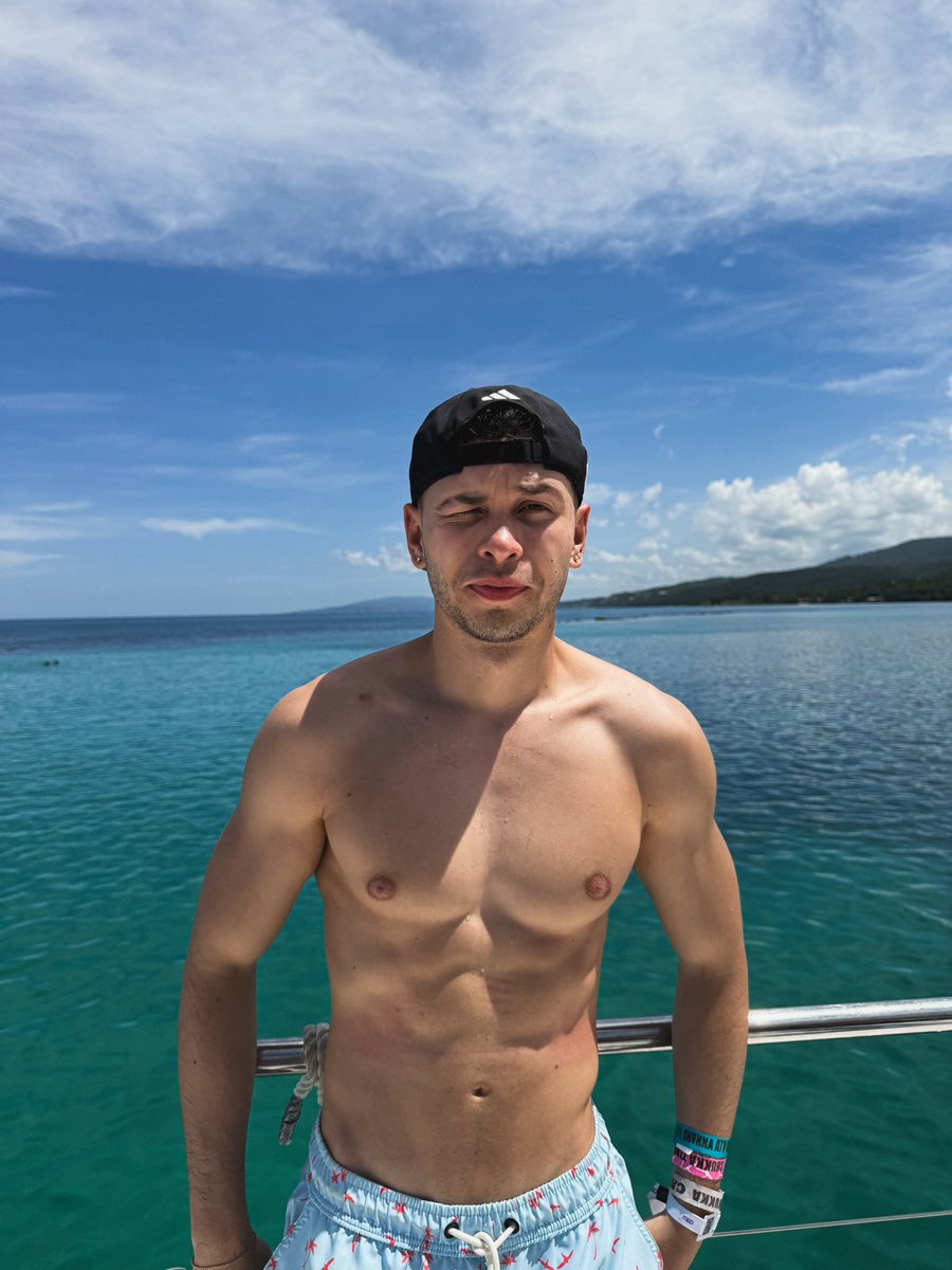 soyfonsee's tweet image. 