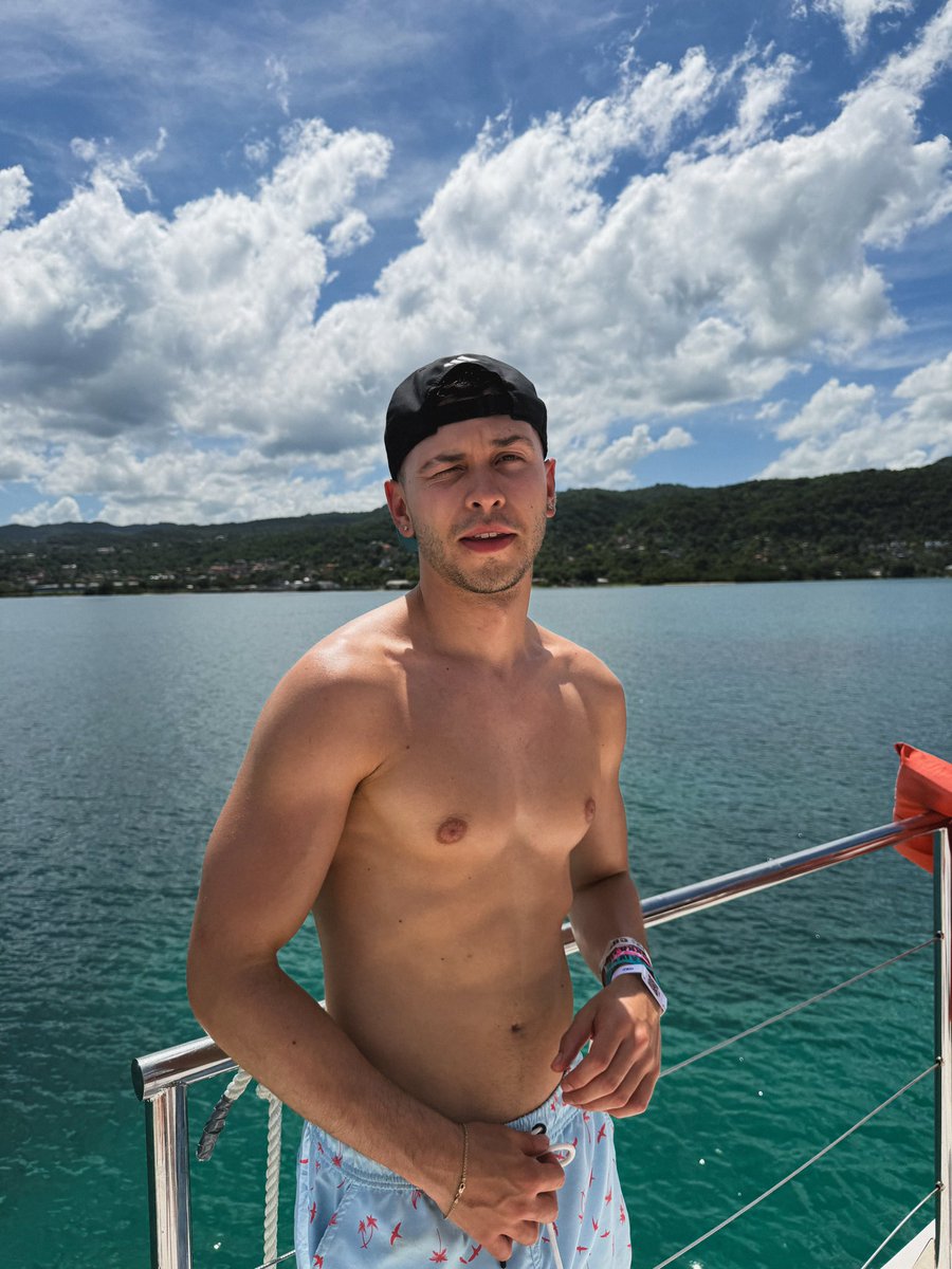 soyfonsee's tweet image. 