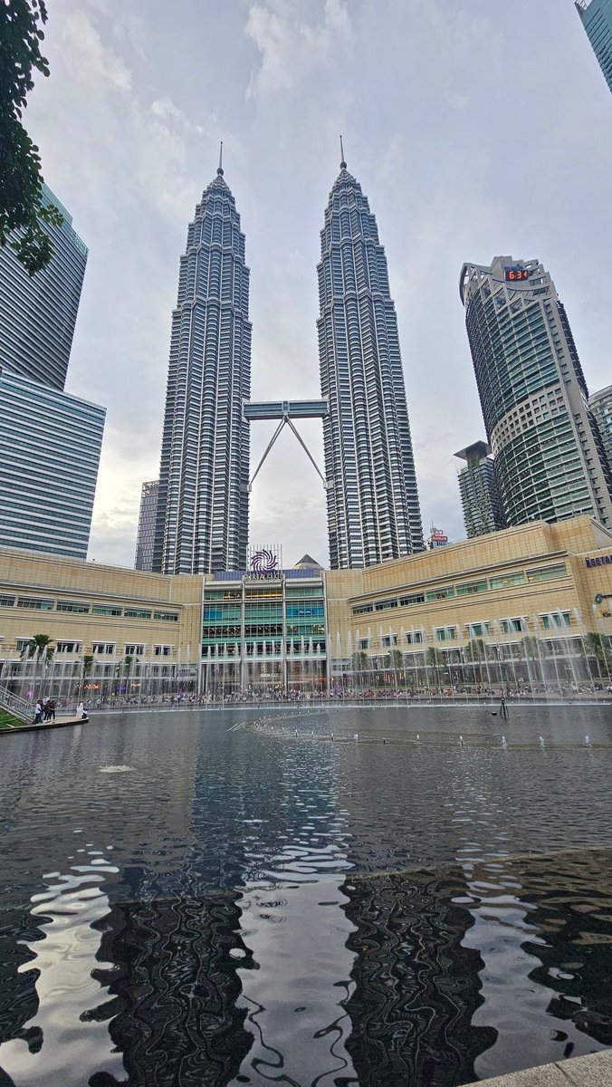 Anan_HoK's tweet photo. Kuala Lumpur with @Sya_HoK @hewennnnnnn https://t.co/VFxMsBjJPk