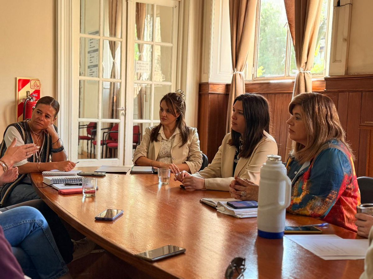 Reunión del Observatorio de Redes sociales proyectando las actividades para el mes de prevención de Grooming. Además se realizó una reunión junto con las mesas de Salud Mental y Prevención del Suicidio para armar estrategias para esta problemática que afecta a muchos adolescentes