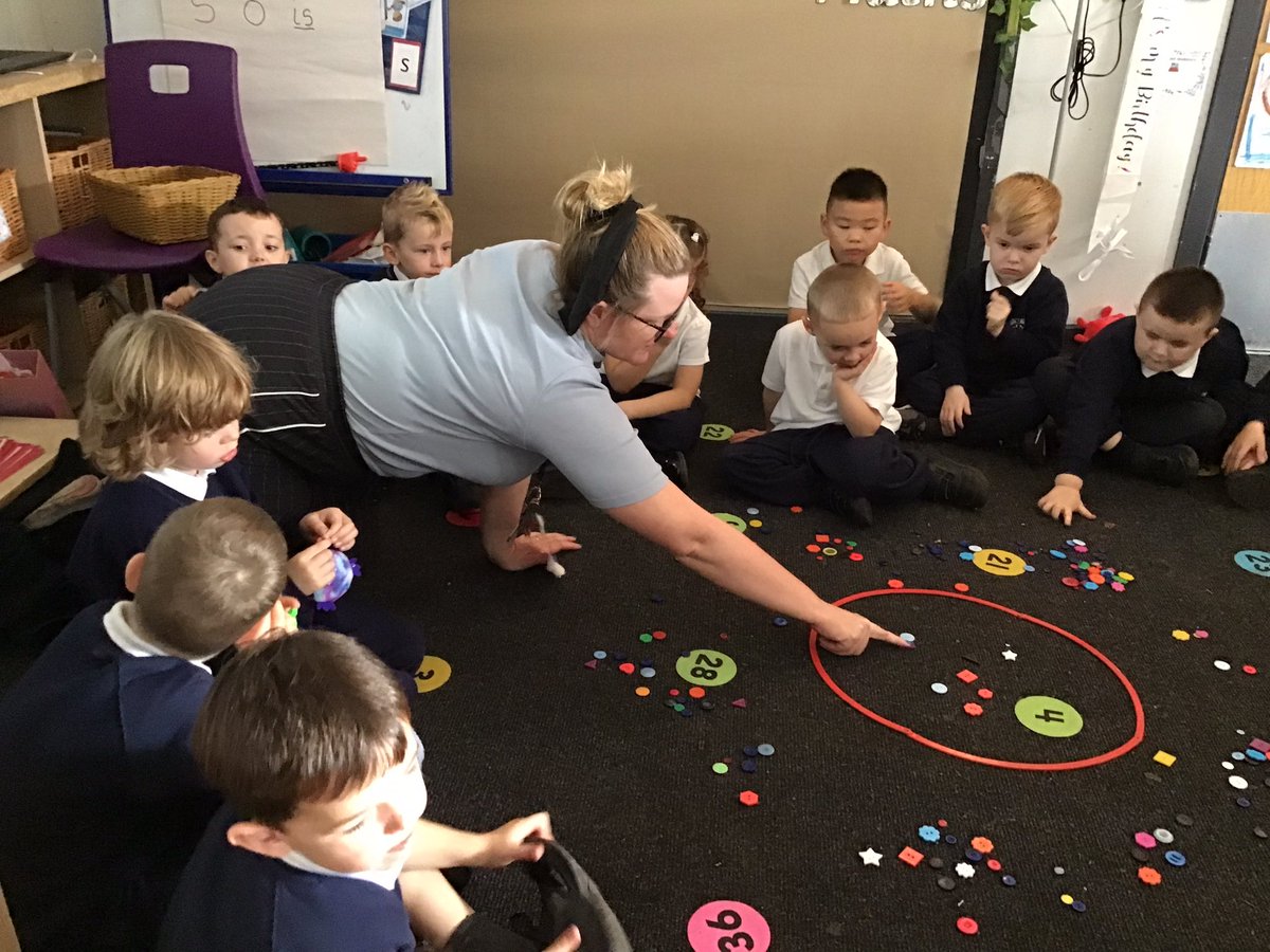 Receptionmonksd's tweet image. #classR1 we have really enjoyed Maths lessons this week we have been learning how to match and sort objects we used a variety of different objects, our class was so good at this and we had lots fun @Monksdownmaths2