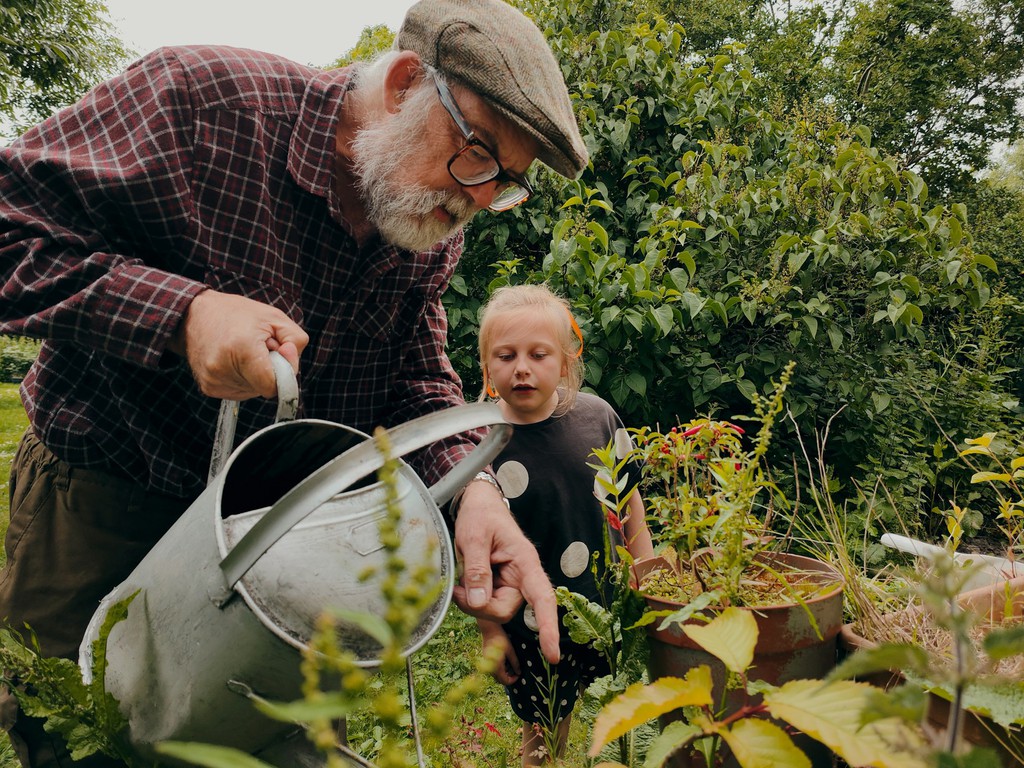 LifeAtTheIntsec's tweet photo. Children are more likely to become empowered young people when they believe their actions matter.

Read the full article: Grandparents Can Develop Activist Grandchildren
▸ https://t.co/GK4qDKi5rU

#LifeAtTheIntersection #MakeADifference #5StepPath https://t.co/E3qdzdxIXy