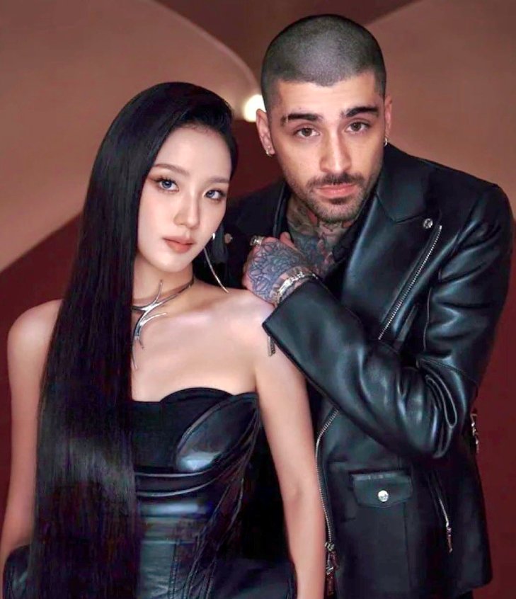 ZaynSquadBrasil's tweet image. BESTIES! Jisoo falou sobre o Zayn e Eyes Closed:
"Espero que vocês escutem e gostem. É o meu primeiro dueto. Eu estava tão nervosa e ansiosa pra cantar a música, mas foi muito legal! Eu estava feliz por estar junto com o Zayn"
#EYESCLOSEDbyJISOOandZayn