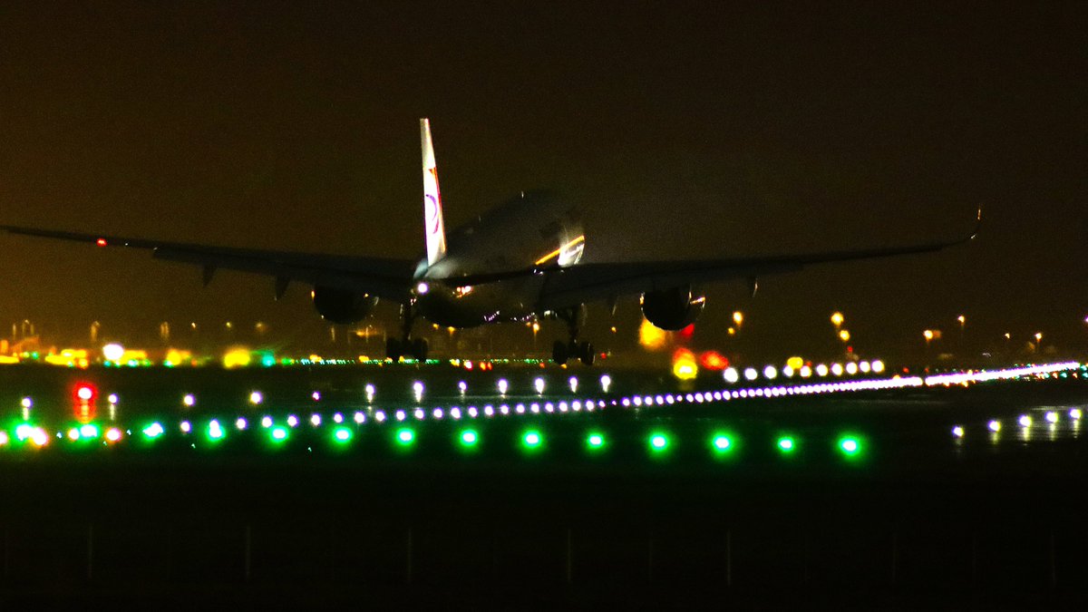 Entre la oscuridad y el alba, a pulso.