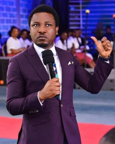 Hii Barua alipoiachia Dada wa TAIFA—GIRISHONI MSIGWA kupitia Habari maelezo walisema ni FEKI.

Lakini ukiangalia mpaka sasa mwenendo wa matukio nchini ni kama wameanza kutekeleza yaliyoandikwa. 

Mpaka sasa Pastor KABIGUMILA amelazimika kukimbia nchi na kuacha kanisa kwasababu