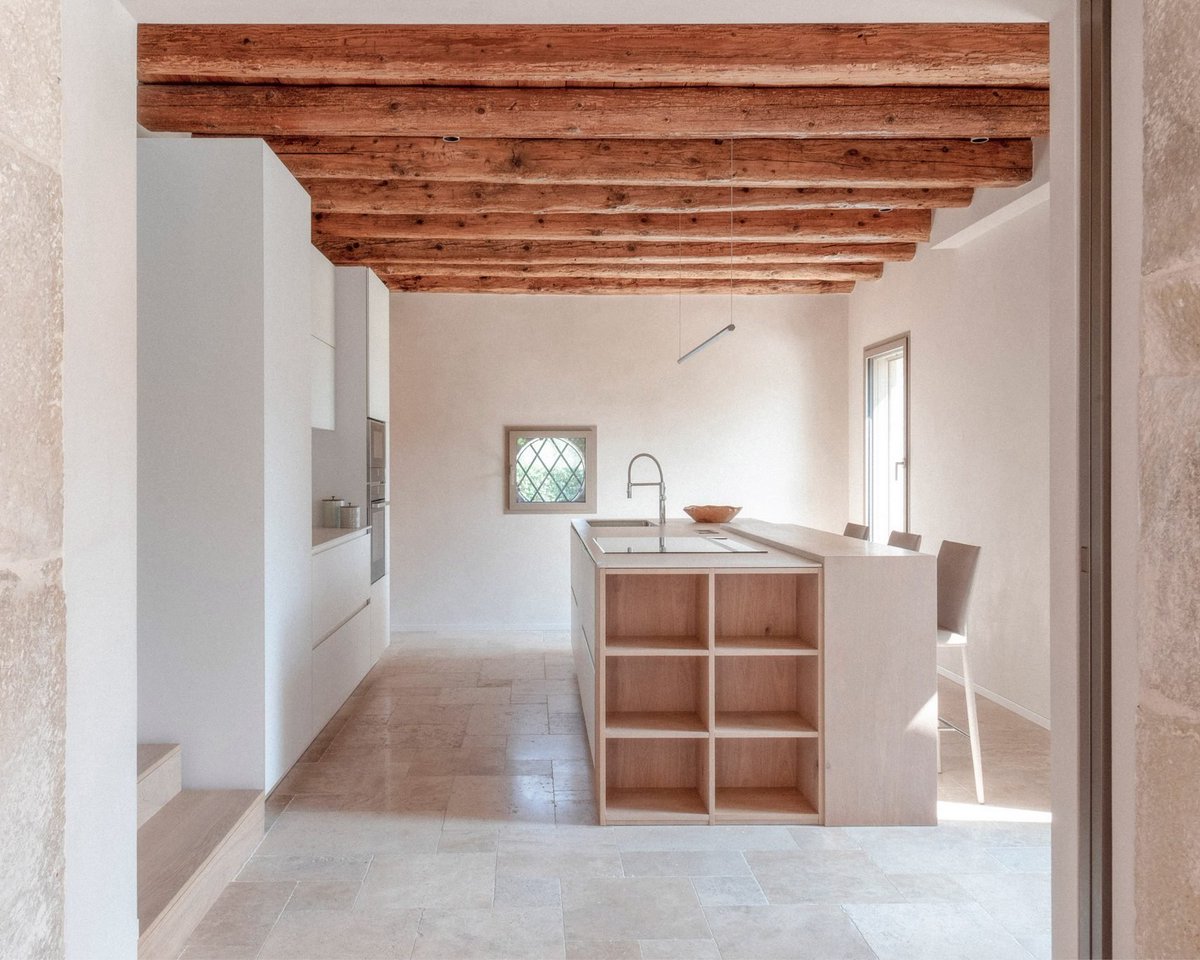 dezeen's tweet photo. Studio Bressan updates and expands traditional stone farmhouse in Italy: https://t.co/Yf4E8bjhyw https://t.co/UcVJWc5Vdg