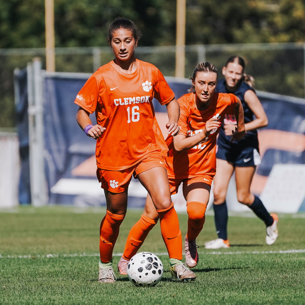 ClemsonTigers's tweet image. Excited to cheer on @clemsonwsoccer tonight when they take on SMU down in Dallas!

Kickoff is slated for 7 p.m. live on ACCNX 📺⚽️