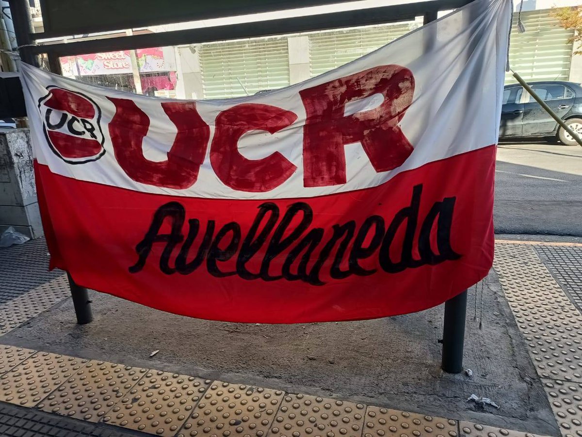 🔴Fernando Landaburu y la Lista 47 recorren Wilde para explicar la boleta única✅👇enlamira.info/index.php/2025… <a href="/ferlandaburuUCR/">Fernando Landaburu</a> <a href="/UCRAVELLANEDAOK/">UCRAVELLANEDA</a> <a href="/UCRBuenosAires/">UCR Buenos Aires</a> <a href="/ElsaLlender/">Elsa Llenderrozas</a>