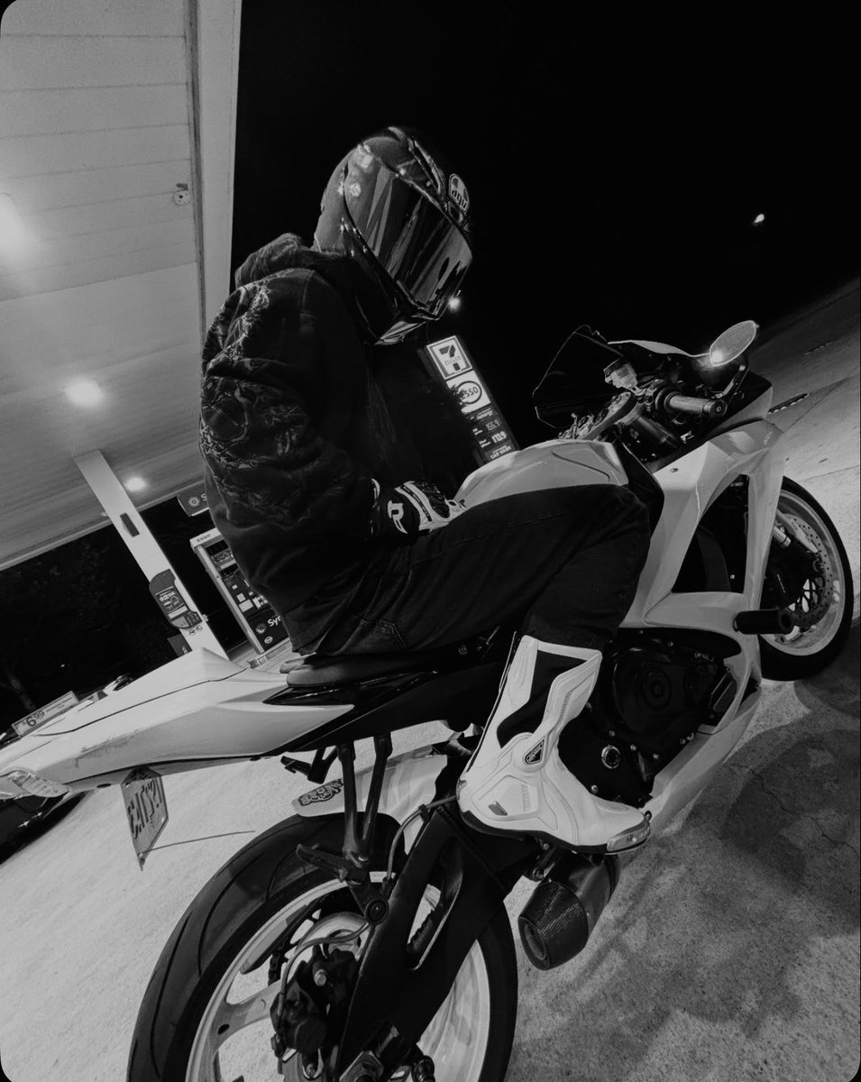 xF2P9's tweet image. Gixxer