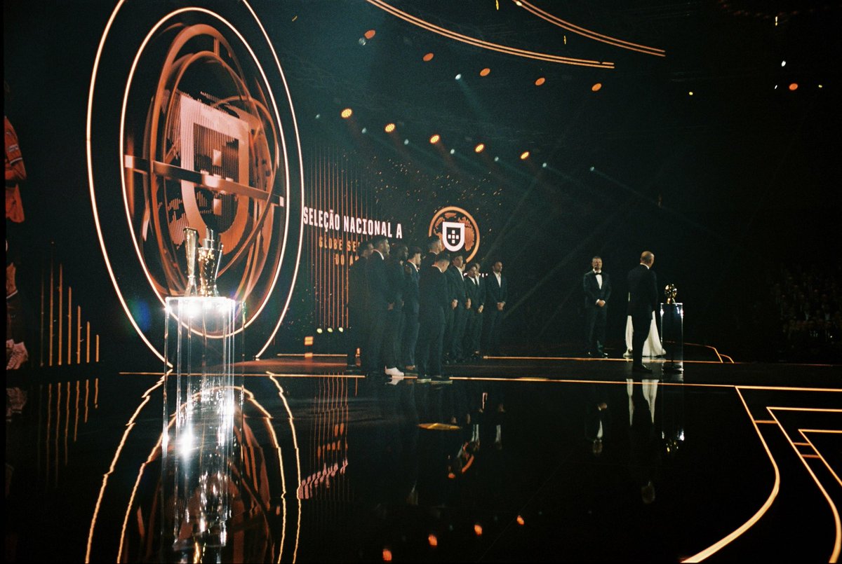 selecaoportugal's tweet image. #PortugalFootballGlobes captured the old way 📸 🎞️