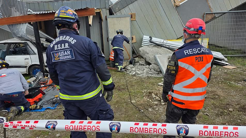 𝗦𝗢𝗟𝗜𝗗𝗔𝗥𝗜𝗗𝗔𝗗 𝟮𝟬𝟮𝟱 | Gran despliegue de Bomberos de Chile en Ejercicio Solidaridad 2025 que se está realizando en Puerto Varas.

Conoce los detalles de los primeros días en la nota de nuestra web 👇
bomberos.cl/index.php?opti…