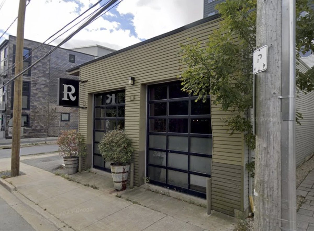 nationalpost's tweet image. A Halifax gym accused of charging “double for white people” says it&apos;s removing race-based pricing following backlash

nationalpost.com/news/canada/ha…