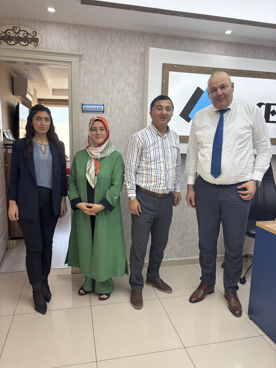 ahsendemircelik's tweet photo. AHSEN DEMİR ÇELİK ! 

Eminevim Dörtyol Şube Müdürü Ahmet Torun Bey’e nazik ziyaretleri için teşekkür ederiz. 

Faizsiz ev ,iş yeri ve araç almanın mucidi Eminevim’e başarıların artarak devam etmesini dileriz. https://t.co/JsEVlfYRib