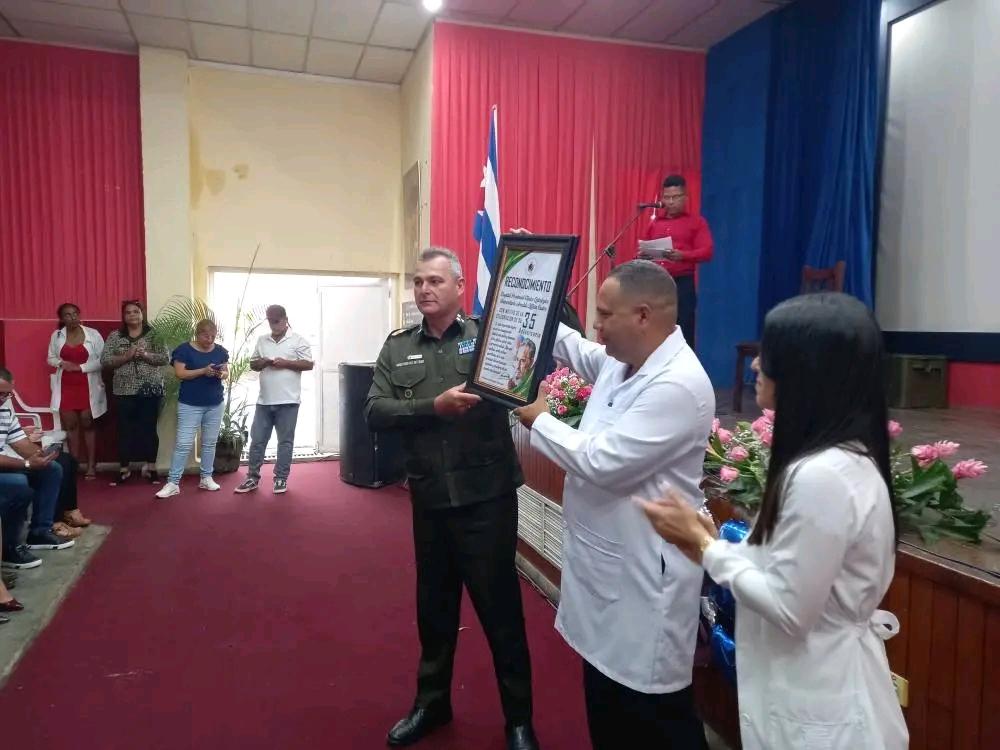 SuselyMorfaG's tweet image. Las palabras del Comandante en Jefe Fidel Castro se escucharon alto y fuerte en el acto conmemorativo por el 35 aniversario del Hospital Universitario Clínico Quirúrgico Arnaldo Milián Castro, de Villa Clara. 
#VillaClaraConTodos #CubaPorLaVida