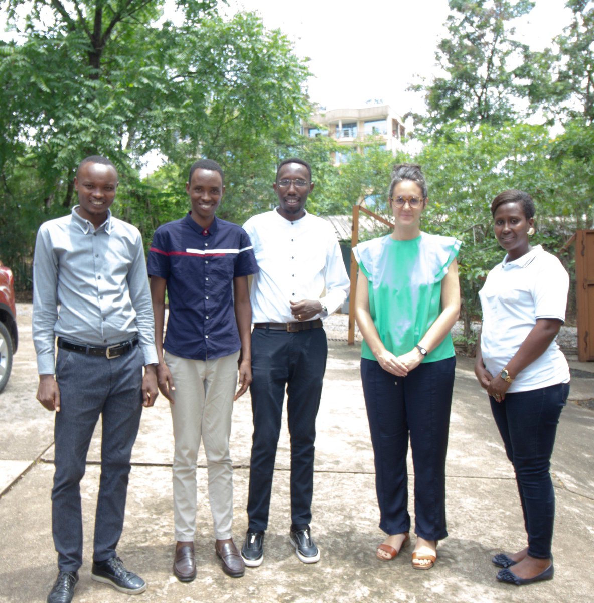 Eduk_MediaBdi's tweet photo. Ns avons a eu le plaisir d’accueillir @HaroCelia , conseillère en #journalisme,#communication et éducation aux médias au sein du programme #Civil_Peace_Service #GIZ.
 Une belle occasion d’échanger sur l’état de l'#EMI au 🇧🇮 ses avancées,défis et les perspectives de collaboration. https://t.co/H4MTNj3hTI